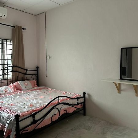 Homestay Kakak Adek 2 Simpang Ampat  Экстерьер фото